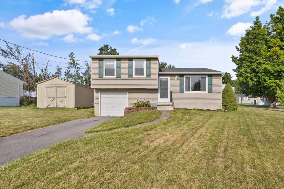 8245 Elaine Circle, Liverpool, NY 13090 - House for Rent - Image 1