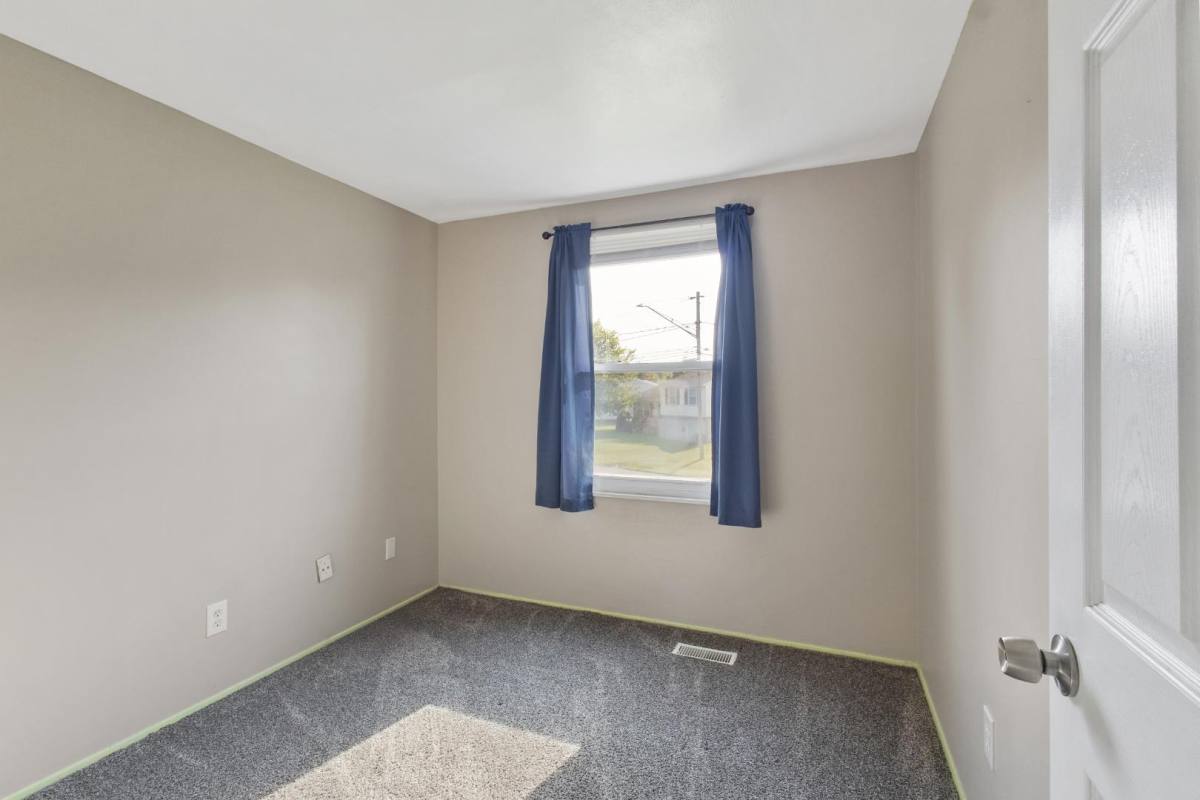 8245 Elaine Circle, Liverpool, NY 13090 - House for Rent - Image 14