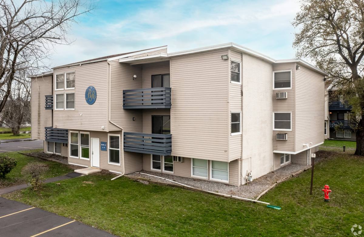 Apartment for rent at 4320 Arlington Circle #2-2F, Liverpool, NY 13090