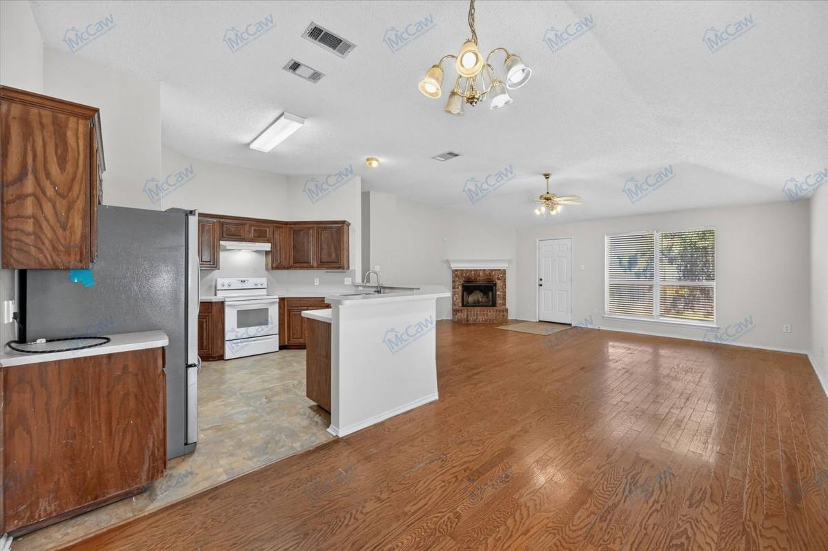 House for rent at 8001 Mourning Dove Dr, Arlington, TX 76002