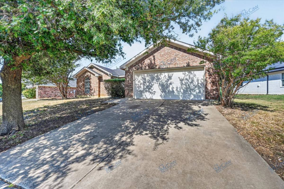 House for rent at 8001 Mourning Dove Dr, Arlington, TX 76002