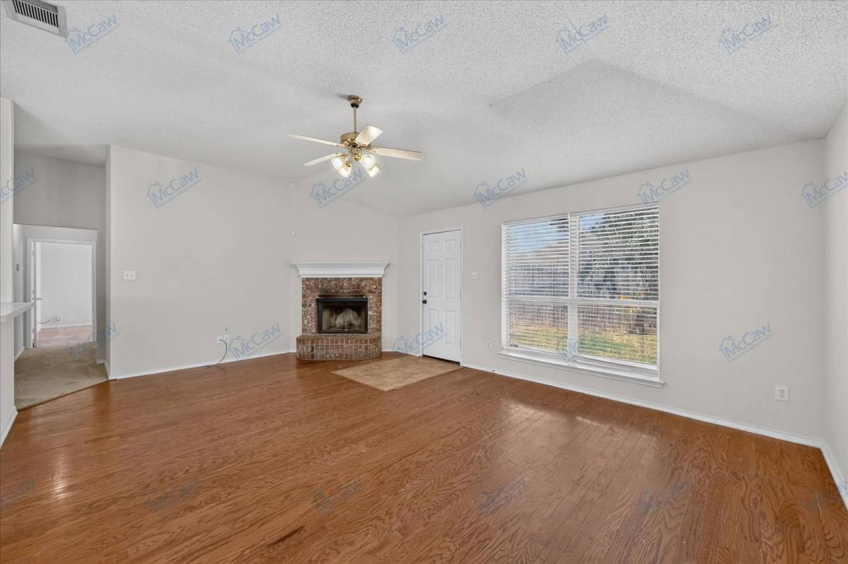 House for rent at 8001 Mourning Dove Dr, Arlington, TX 76002