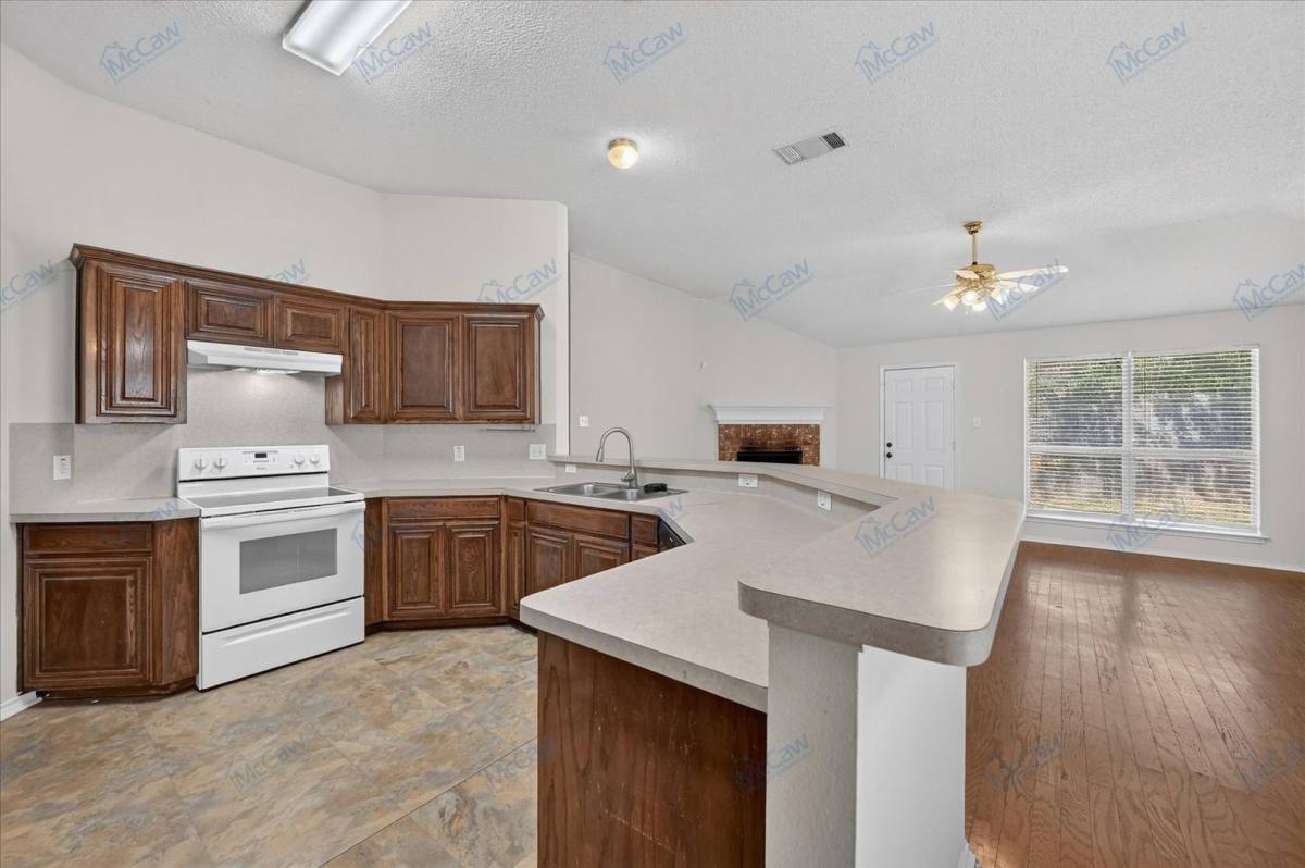 House for rent at 8001 Mourning Dove Dr, Arlington, TX 76002
