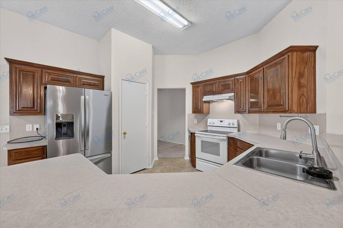 House for rent at 8001 Mourning Dove Dr, Arlington, TX 76002