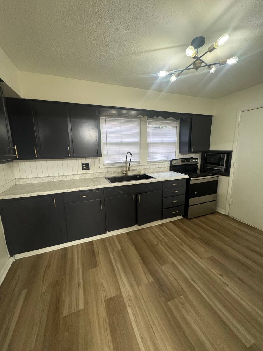 House for rent at 6012 N 39th St, Omaha, NE 68111