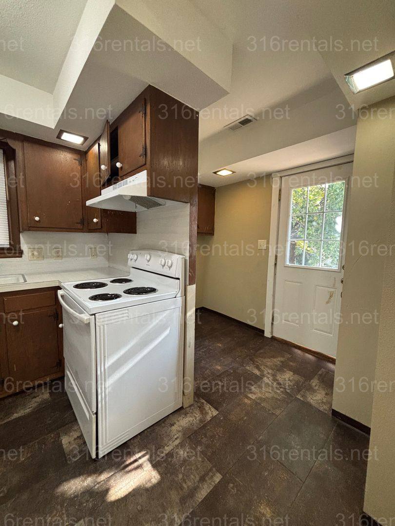 House for rent at 512 Benton Ave, El Dorado, KS 67042