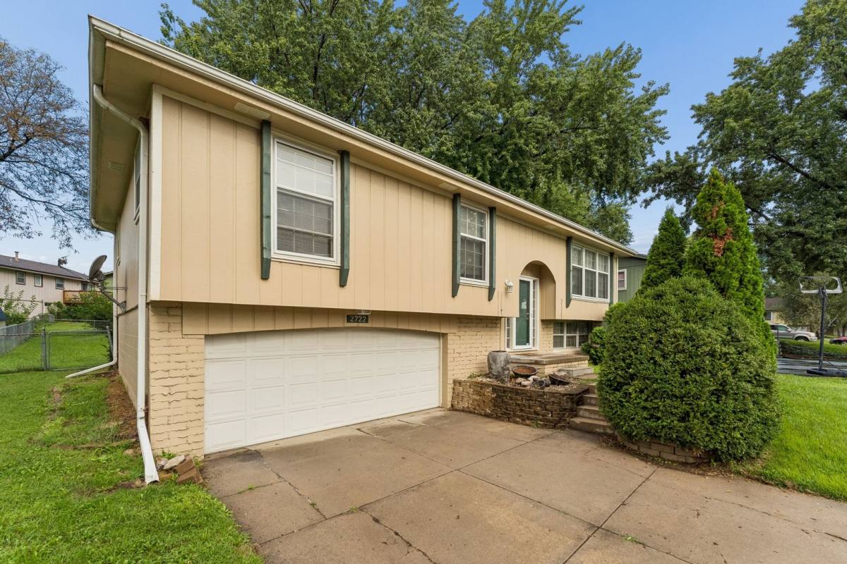 House for rent at 2722 N 120 Ave, Omaha, NE 68164
