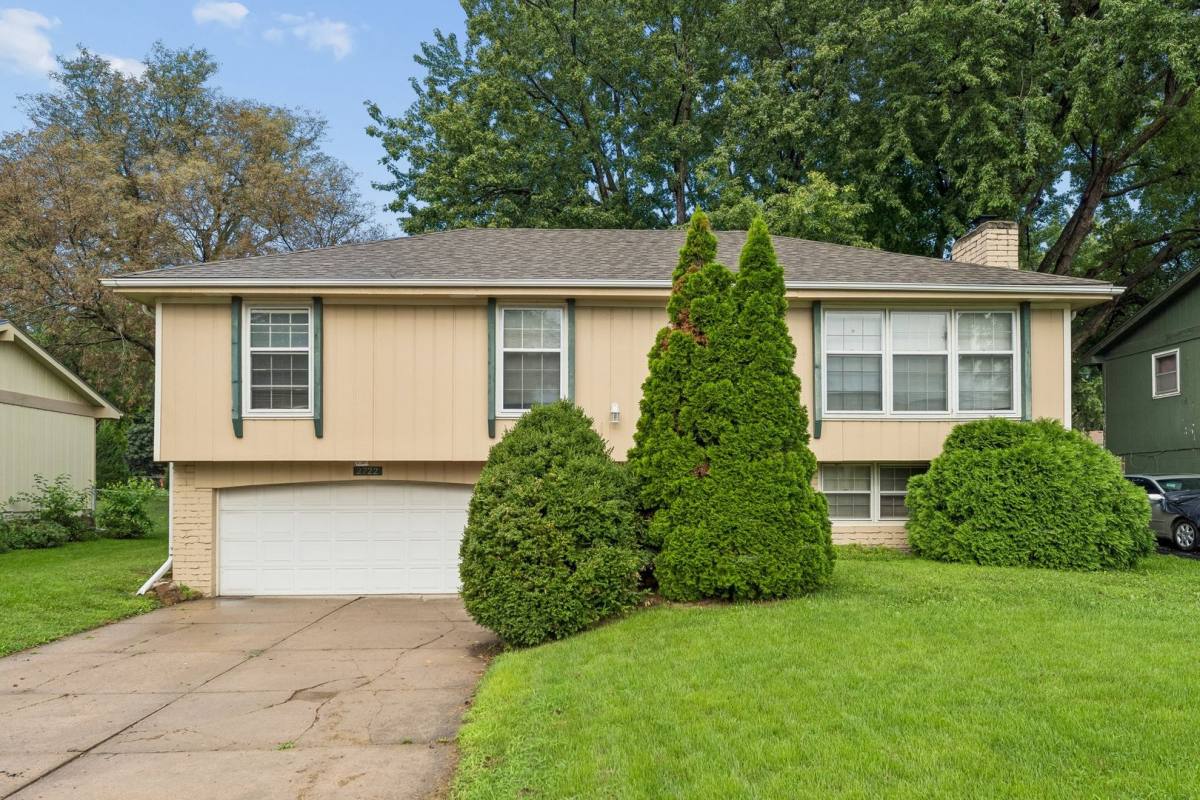 House for rent at 2722 N 120 Ave, Omaha, NE 68164