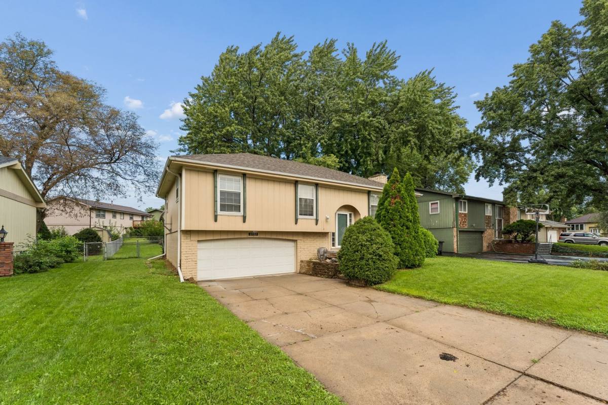 House for rent at 2722 N 120 Ave, Omaha, NE 68164