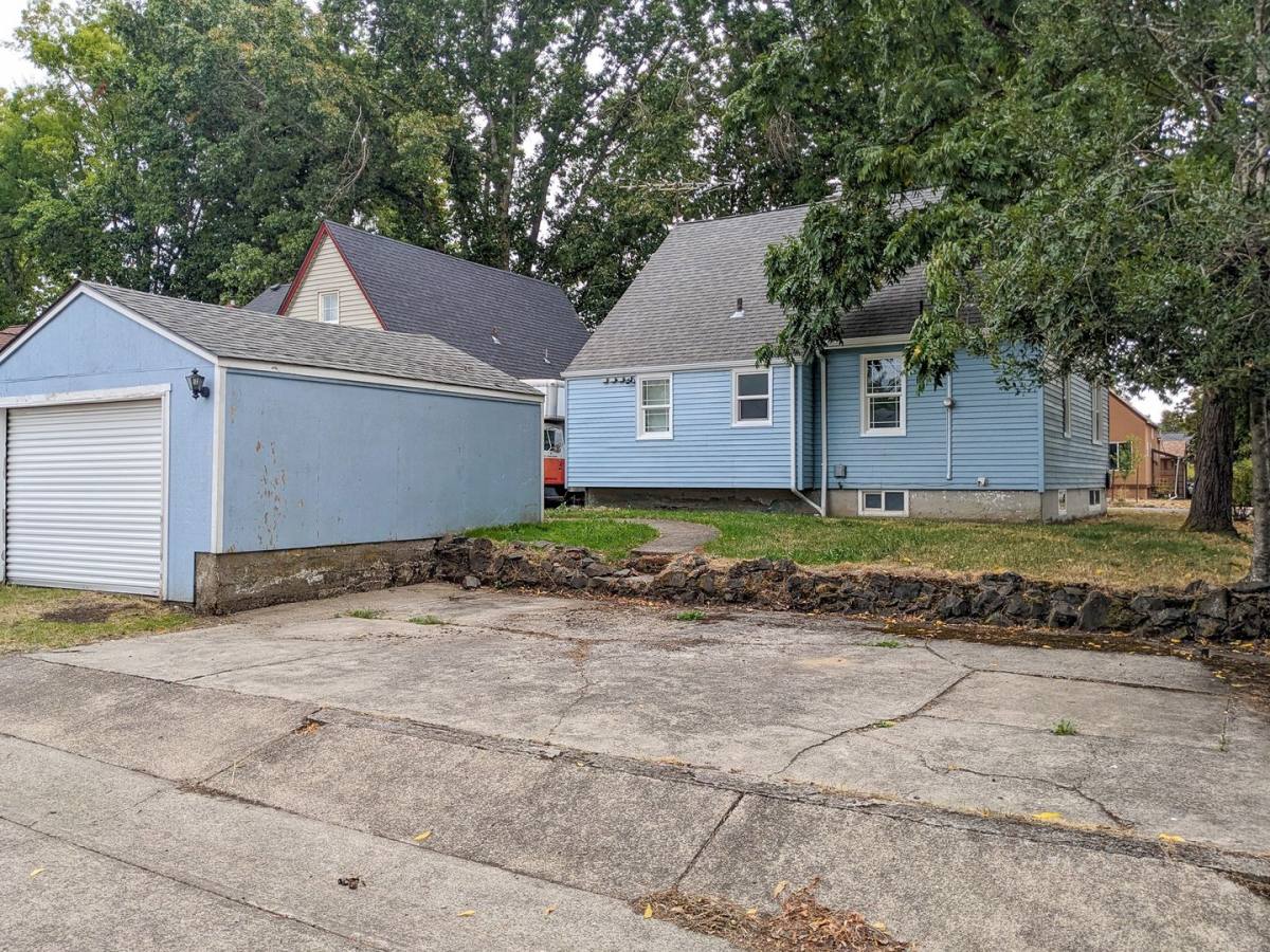 House for rent at 495 21st St SE, Salem, OR 97301
