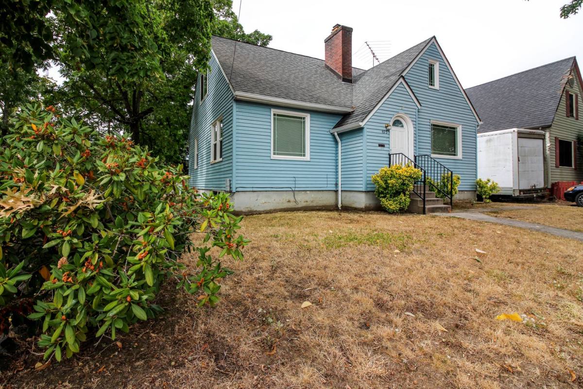 House for rent at 495 21st St SE, Salem, OR 97301