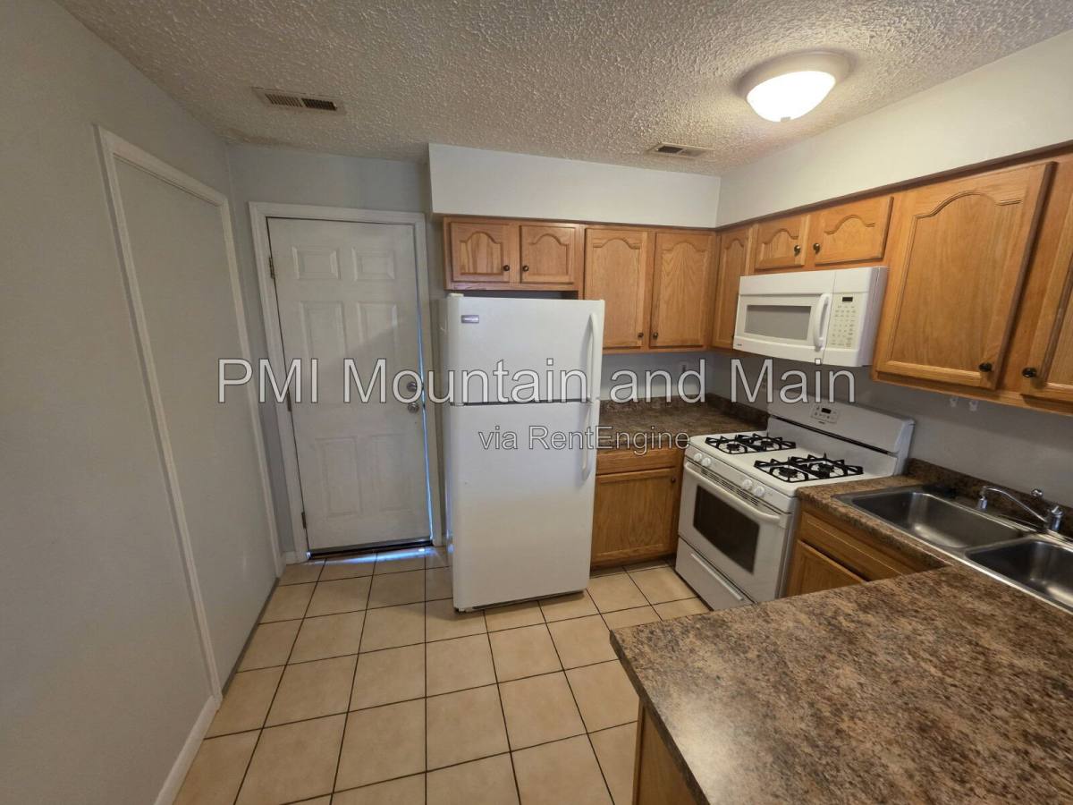 Apartment for rent at 114 Fenner Ave #B, Asheville, NC 28804