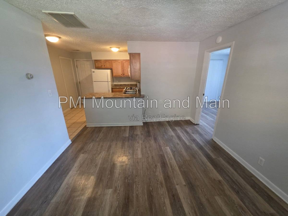 Apartment for rent at 114 Fenner Ave #B, Asheville, NC 28804