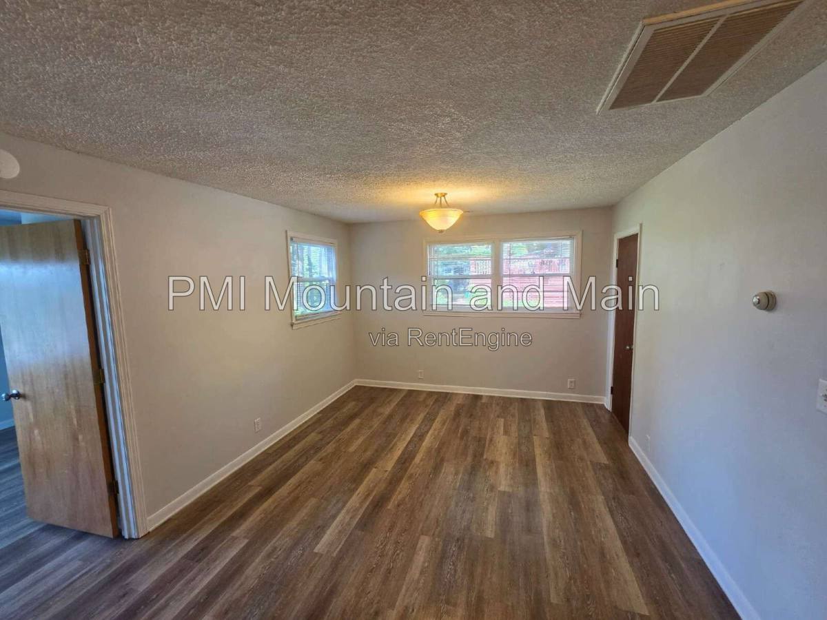 Apartment for rent at 114 Fenner Ave #B, Asheville, NC 28804