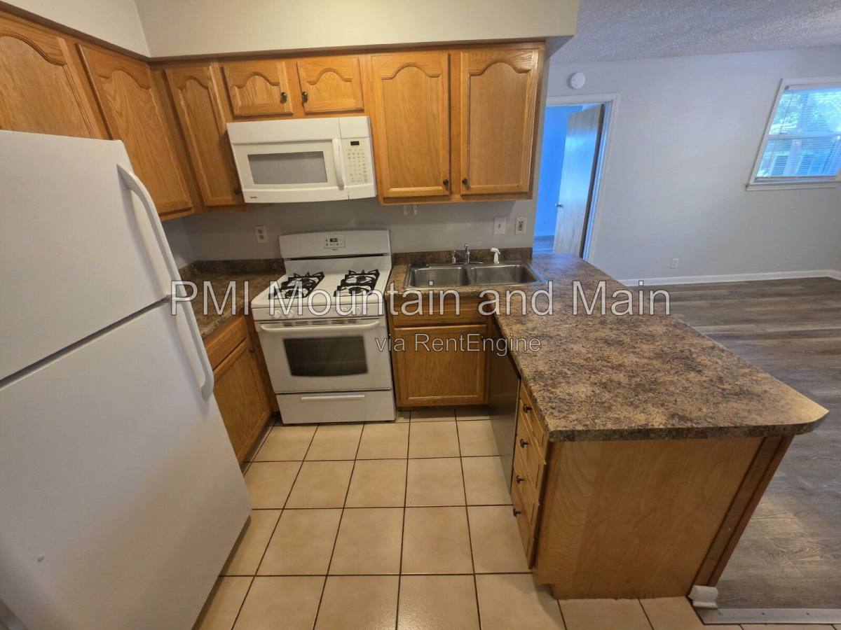 Apartment for rent at 114 Fenner Ave #B, Asheville, NC 28804
