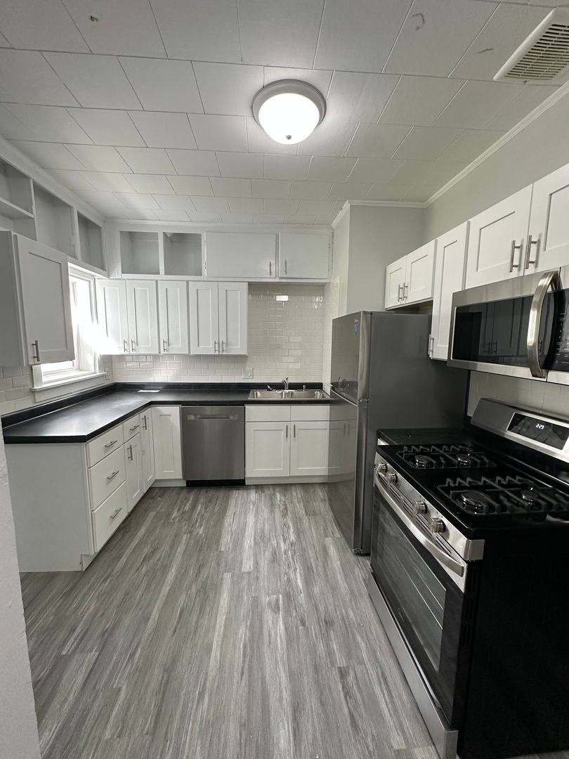 House for rent at 1547 32nd St NE, Cedar Rapids, IA 52402