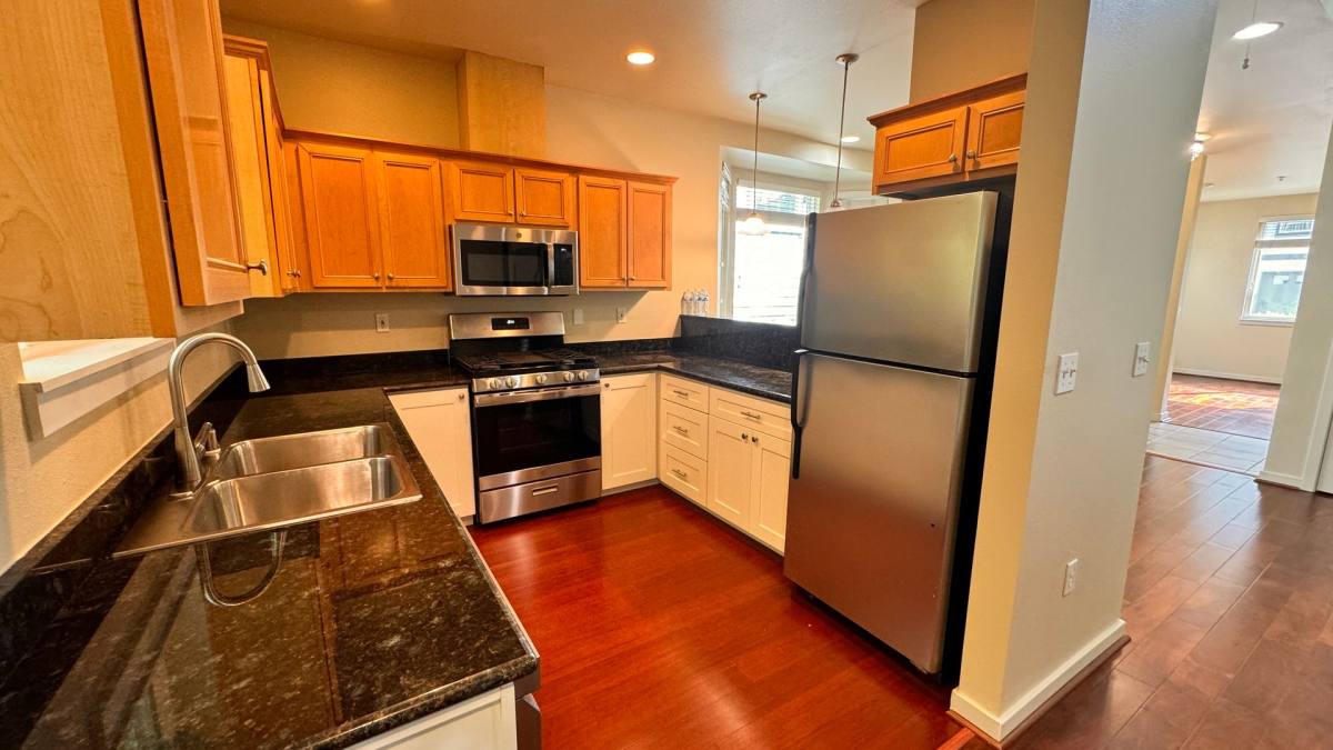 Townhouse for rent at 21246 SE 42nd Place, Issaquah, WA 98029