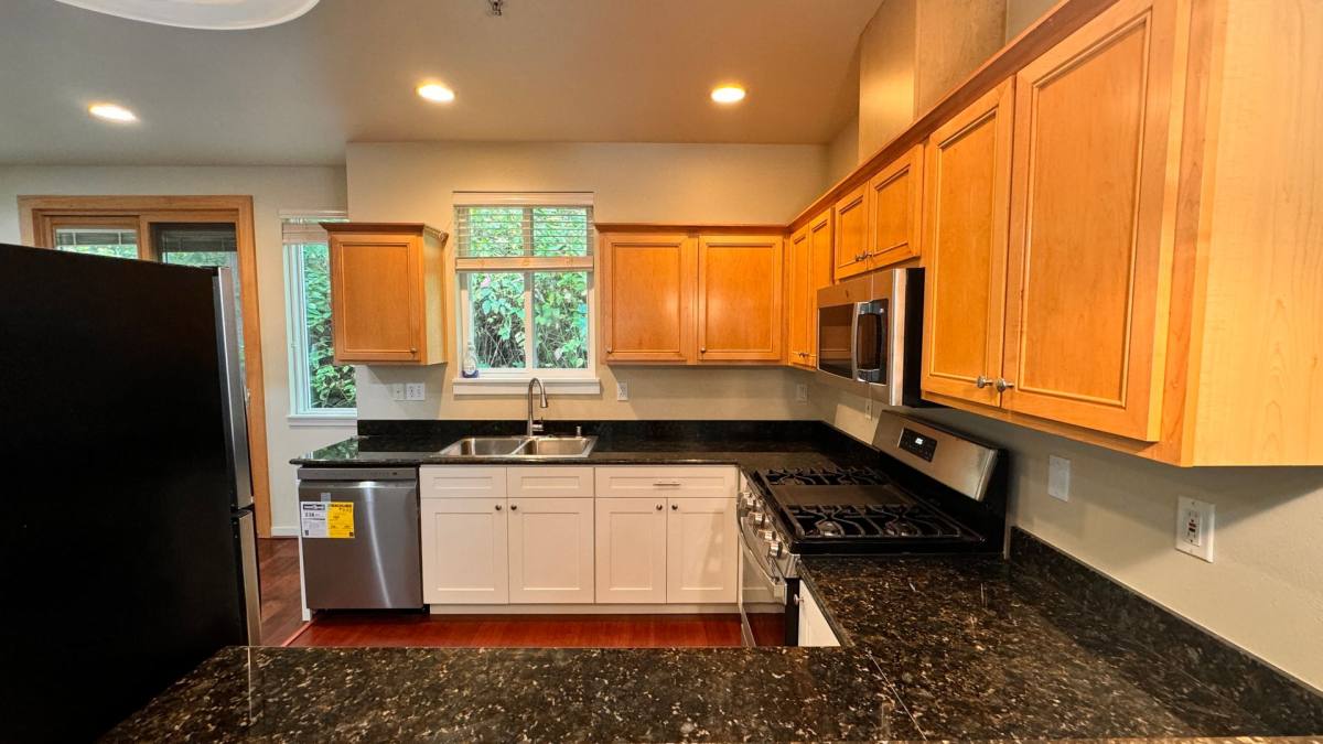 Townhouse for rent at 21246 SE 42nd Place, Issaquah, WA 98029