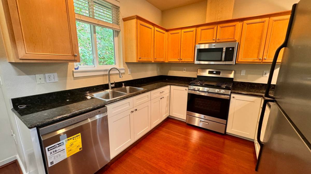 Townhouse for rent at 21246 SE 42nd Place, Issaquah, WA 98029