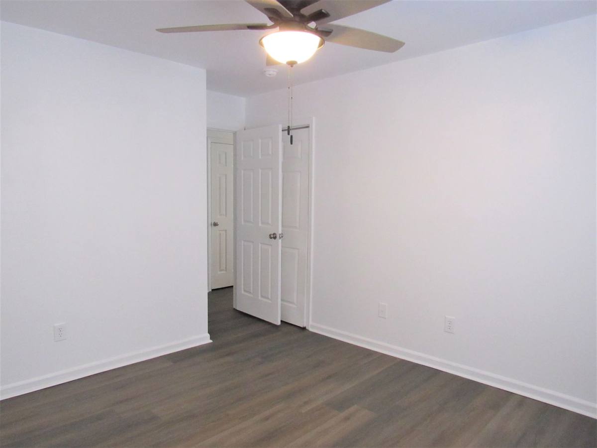 Townhouse for rent at 300 Meadowbrook Lane, Jacksonville, NC 28546