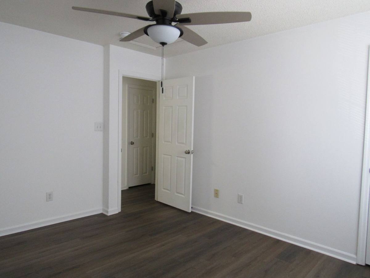 Townhouse for rent at 300 Meadowbrook Lane, Jacksonville, NC 28546