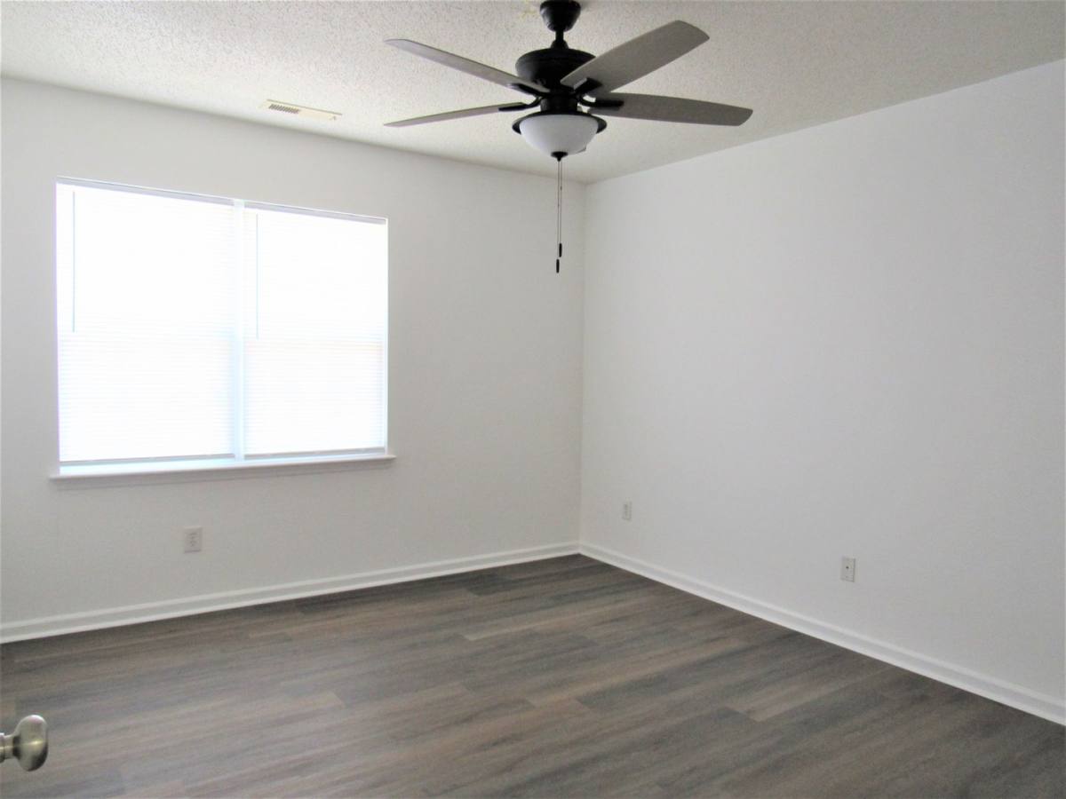 Townhouse for rent at 300 Meadowbrook Lane, Jacksonville, NC 28546