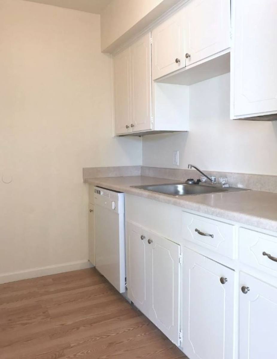 Apartment for rent at 200 Damon Dr, West Columbia, TX 77486