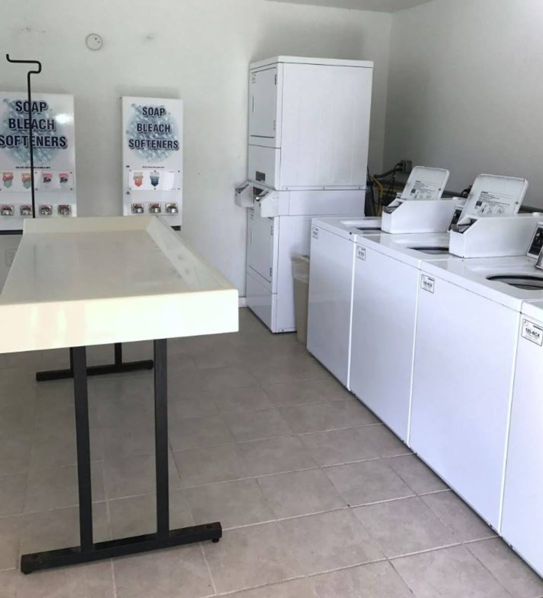Apartment for rent at 200 Damon Dr, West Columbia, TX 77486