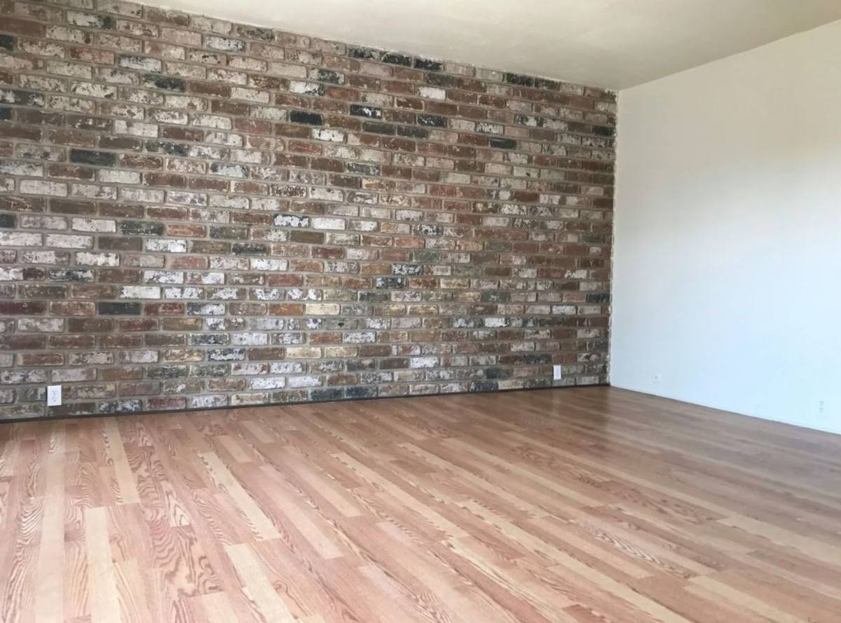 Apartment for rent at 200 Damon Dr, West Columbia, TX 77486