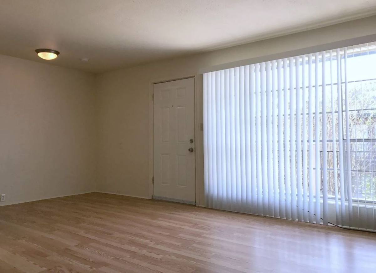 Apartment for rent at 200 Damon Dr, West Columbia, TX 77486