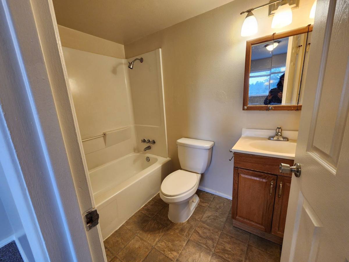 Apartment for rent at 25 Thunderbird Parkway, Lakewood, WA 98498