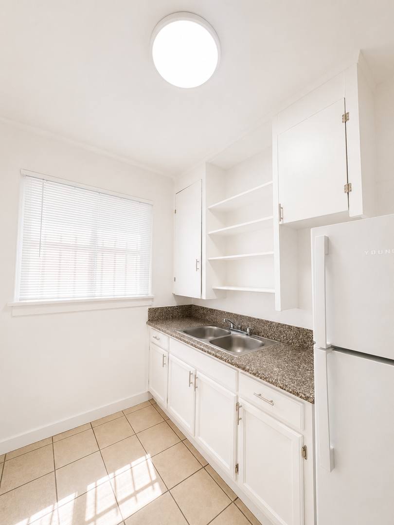 Apartment for rent at 440 S Bonnie Brae St, Los Angeles, CA 90057
