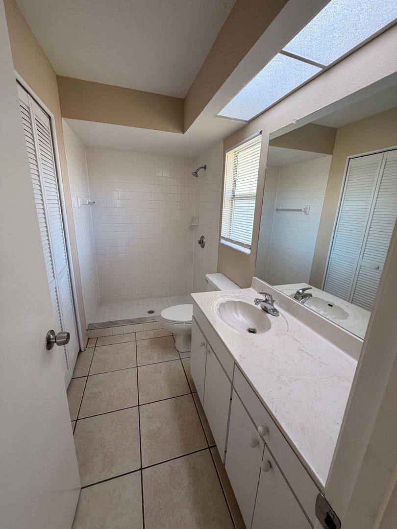 House for rent at 2423 Pinehurst, Sarasota, FL 34231