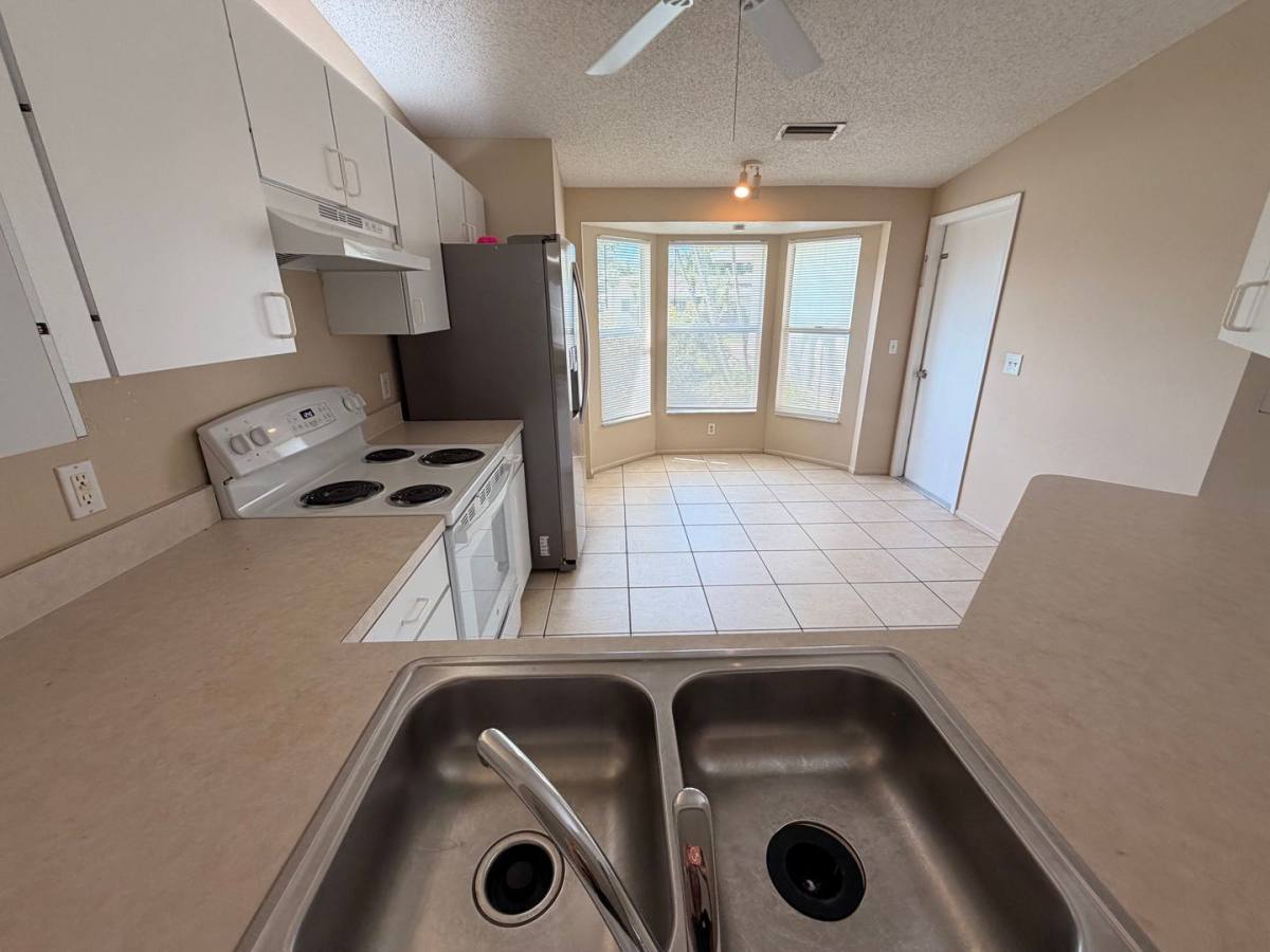 House for rent at 2423 Pinehurst, Sarasota, FL 34231