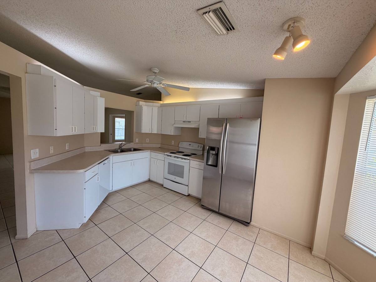 House for rent at 2423 Pinehurst, Sarasota, FL 34231