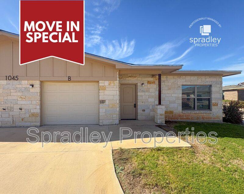 Townhouse for rent at 1045B Hibiscus Dr, Belton, TX 76513