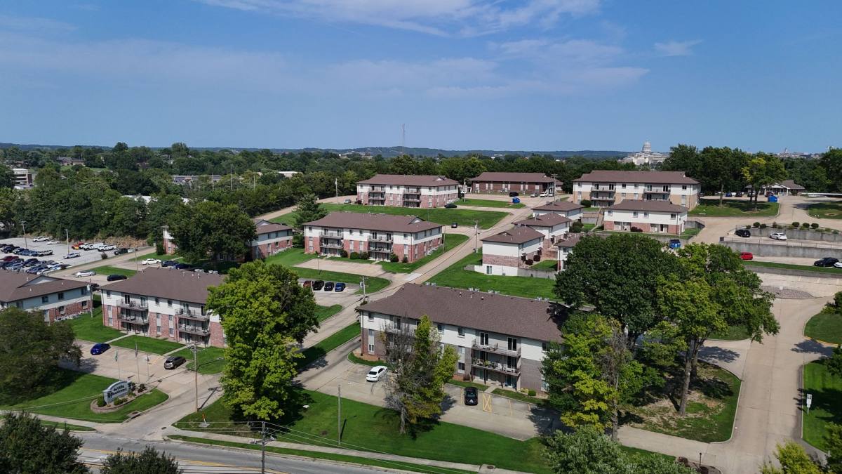 Apartment for rent at 819 SW Blvd, Jefferson City, MO 65109