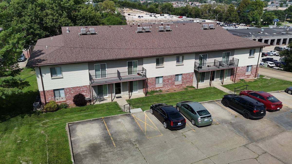 Apartment for rent at 819 SW Blvd, Jefferson City, MO 65109