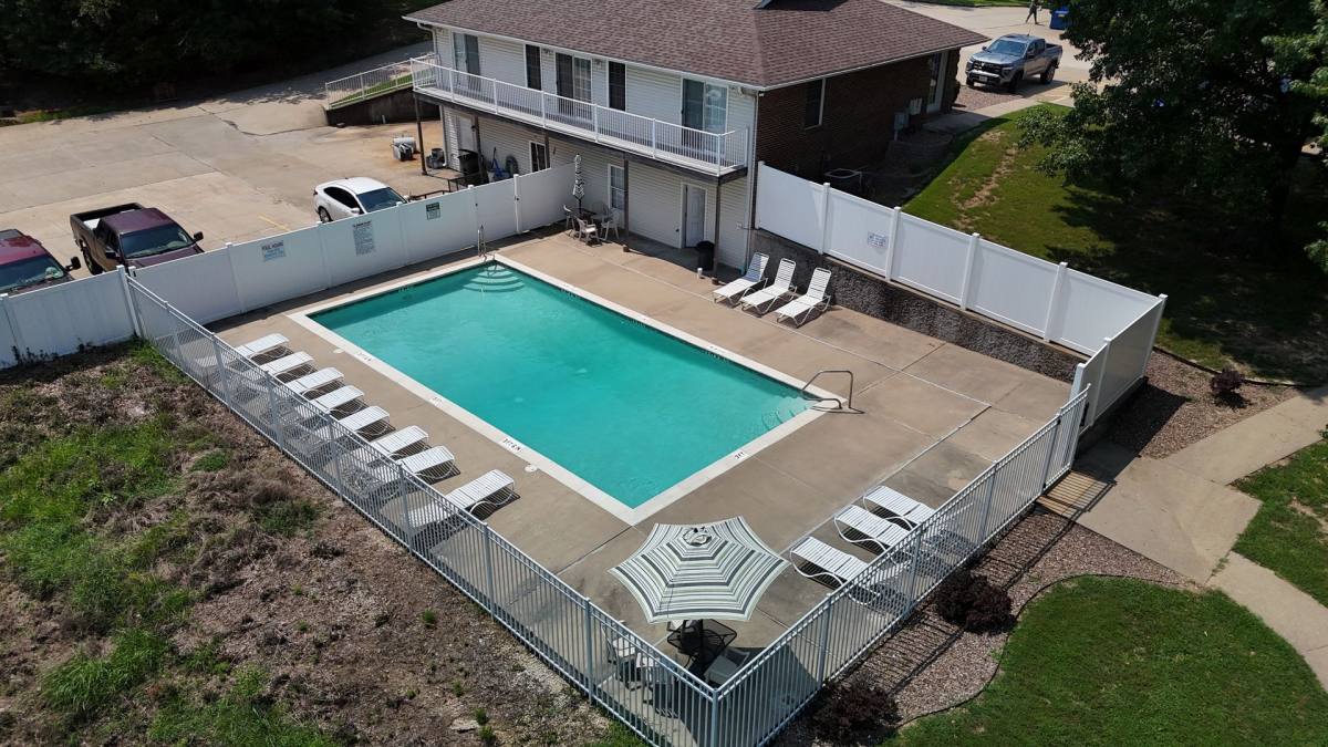 Apartment for rent at 819 SW Blvd, Jefferson City, MO 65109
