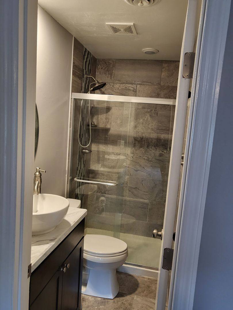 Apartment for rent at 828 Sunset Ave, Evansville, IN 47713
