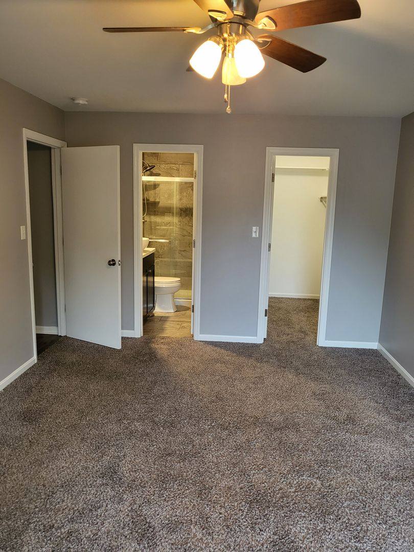 Apartment for rent at 828 Sunset Ave, Evansville, IN 47713
