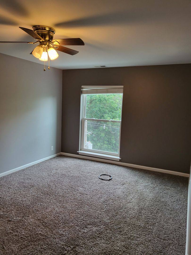 Apartment for rent at 828 Sunset Ave, Evansville, IN 47713