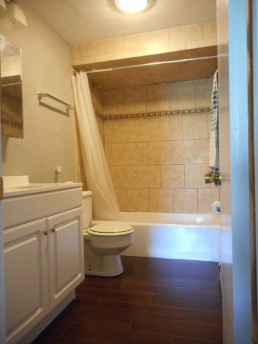 Apartment for rent at 424 7th St, Oakmont, PA 15139