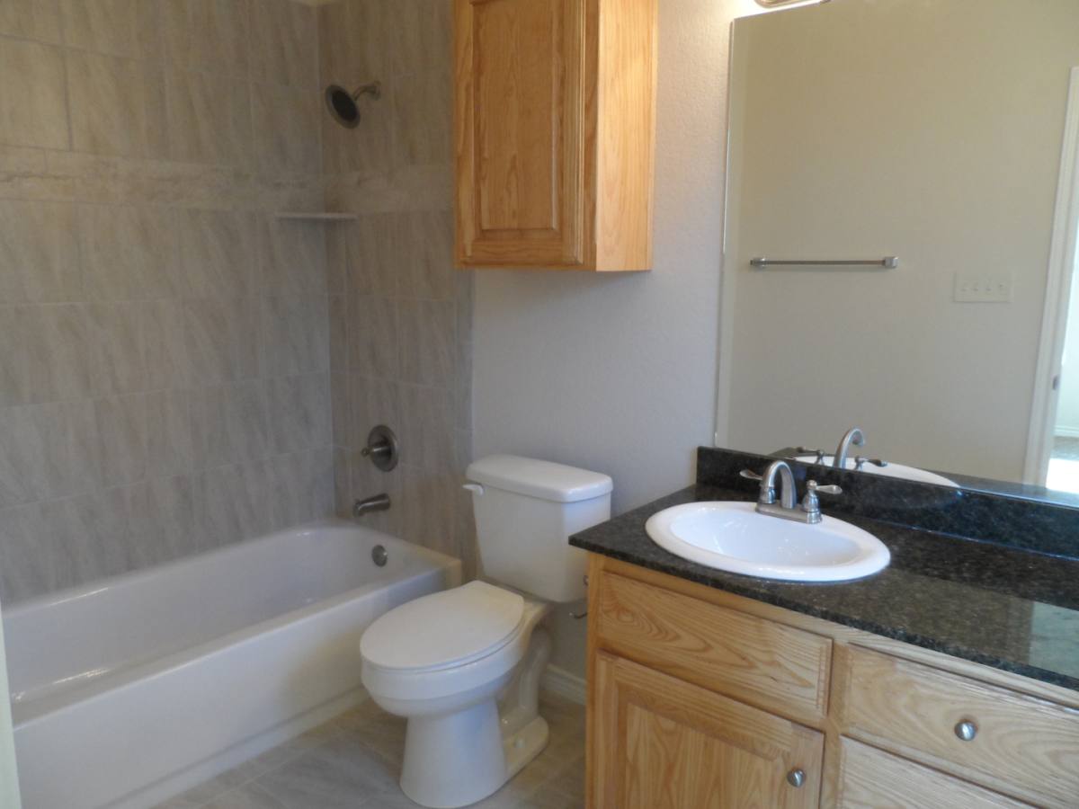 Apartment for rent at 1208 Country Club Rd, Cleburne, TX 76033