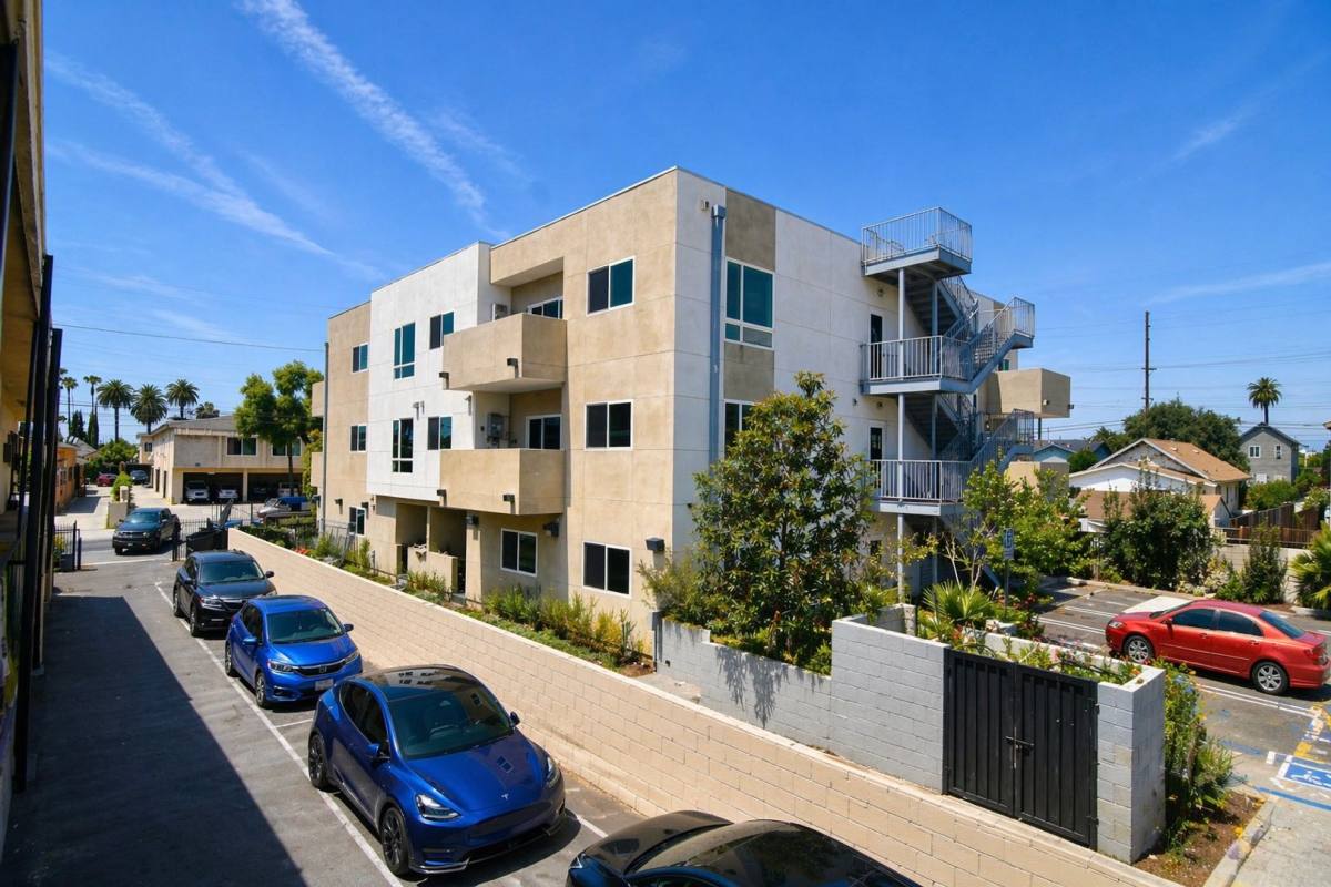 Apartment for rent at 9220 Compton Ave, Los Angeles, CA 90002