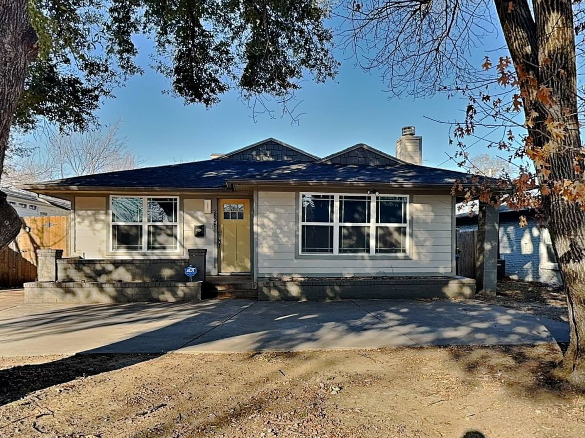 House for rent at 2828 Livingston Ave, Fort Worth, TX 76110