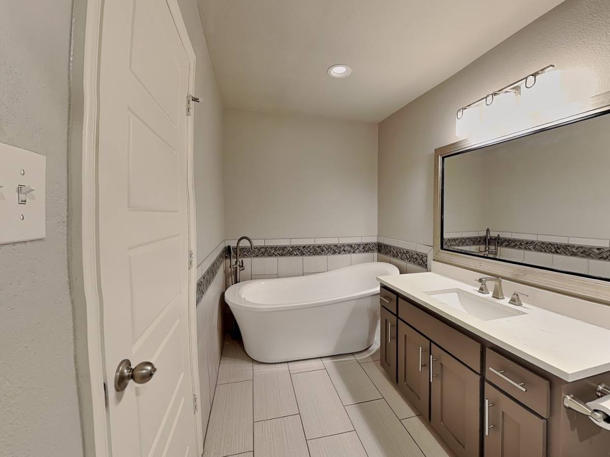 House for rent at 2828 Livingston Ave, Fort Worth, TX 76110