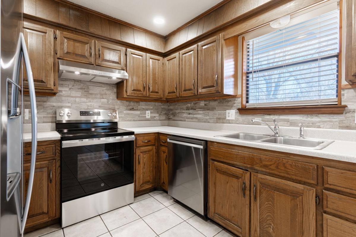House for rent at 5013 S Lions Ave, Broken Arrow, OK 74011