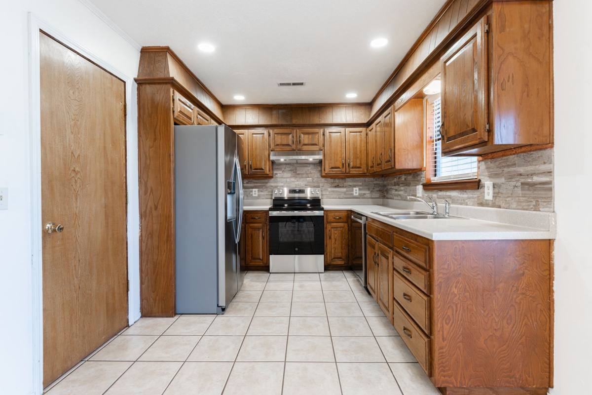 House for rent at 5013 S Lions Ave, Broken Arrow, OK 74011