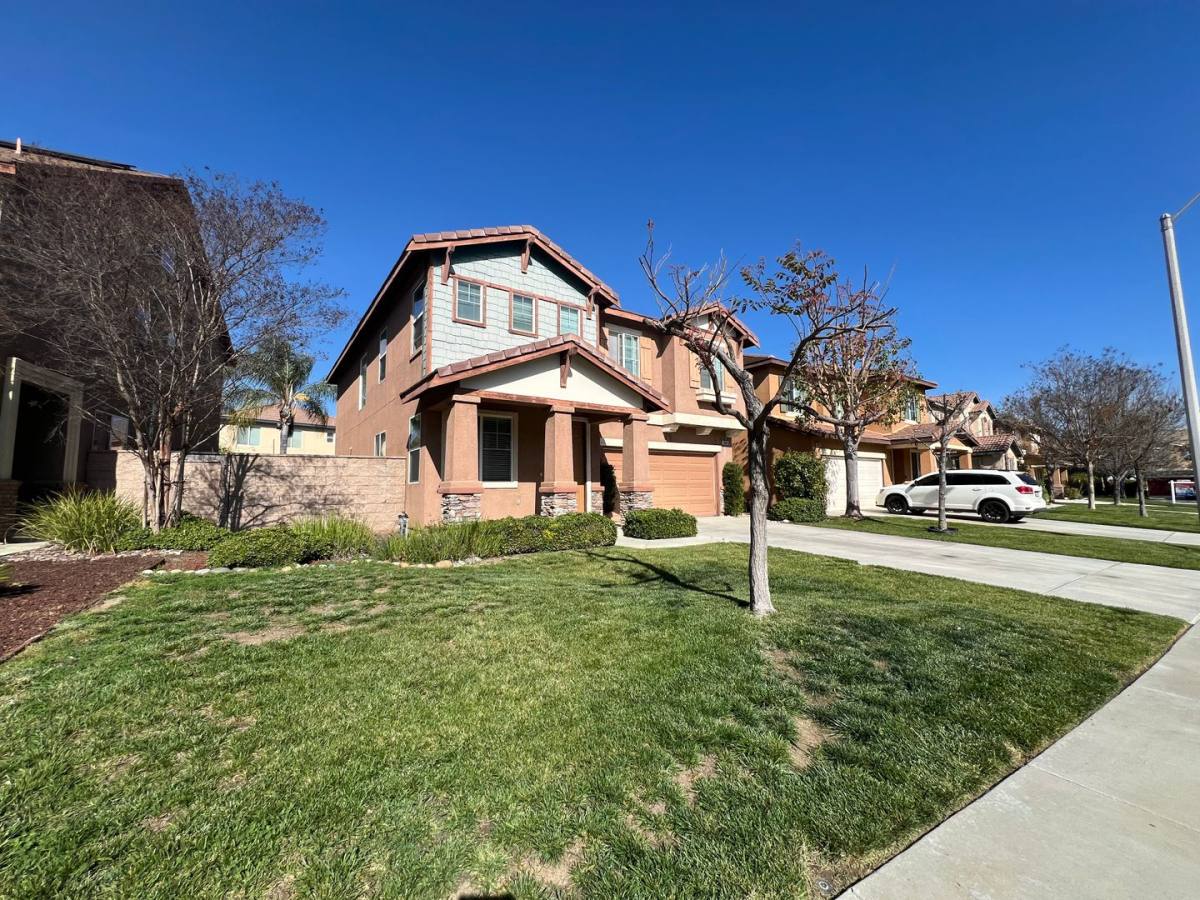 House for rent at 38434 Coralino Dr, Murrieta, CA 92563